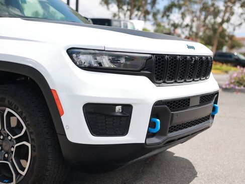 Used 2022 Jeep Grand Cherokee Trailhawk w/ Advanced Protech Group II AWD/4WD image 7