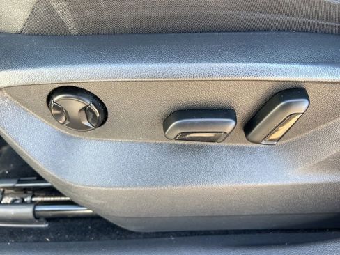 Used 2019 Volkswagen Tiguan SE image 52