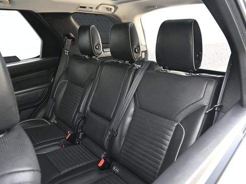 Used 2017 Land Rover Discovery HSE Luxury AWD/4WD image 14