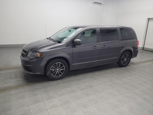 Used 2017 Dodge Grand Caravan GT image 2