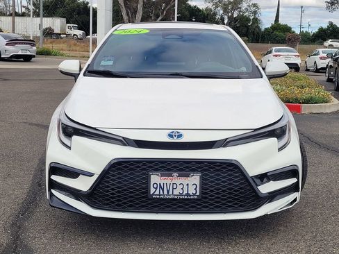 Used 2024 Toyota Corolla SE w/ SE Package FWD image 2