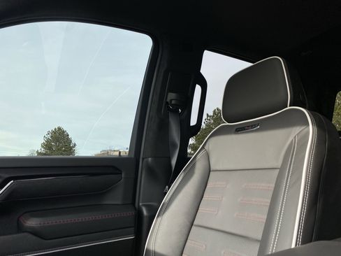 Used 2025 GMC Sierra 2500 AT4X image 29