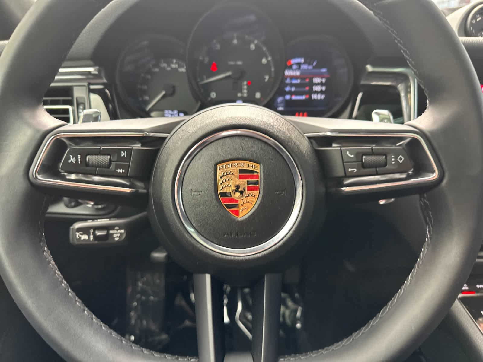 Certified 2025 Porsche Macan AWD/4WD image 25