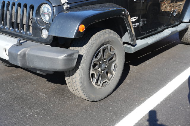 Used 2014 Jeep Wrangler Unlimited Sahara w/ Dual Top Group AWD/4WD image 9