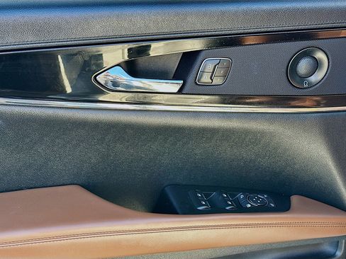 Used 2022 Lincoln Nautilus Reserve w/ Luxury Package image 15