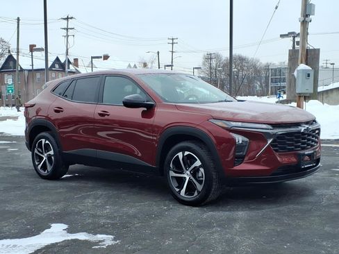 Used 2025 Chevrolet Trax RS w/ Sunroof Package image 1