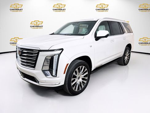 Used 2025 Cadillac Escalade Premium Luxury Platinum image 3