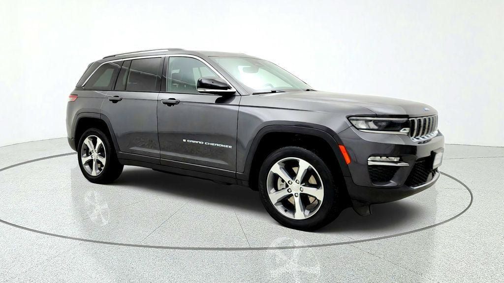 Used 2023 Jeep Grand Cherokee 4WD 4xe image 3