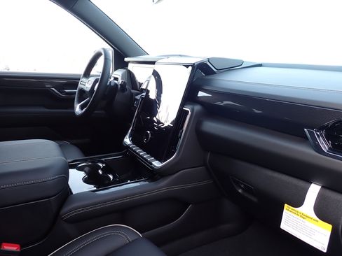 New 2026 GMC Yukon Elevation image 16