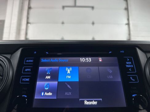 Used 2018 Toyota Tacoma SR5 AWD/4WD image 31