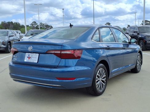 Used 2021 Volkswagen Jetta SE w/ SE Cold Weather Package image 6