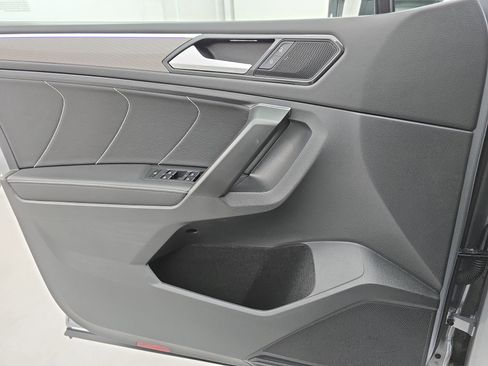 Certified 2023 Volkswagen Tiguan SE R-Line image 27