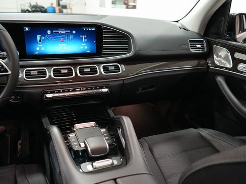 Used 2024 Mercedes-Benz GLS 450 4MATIC image 12