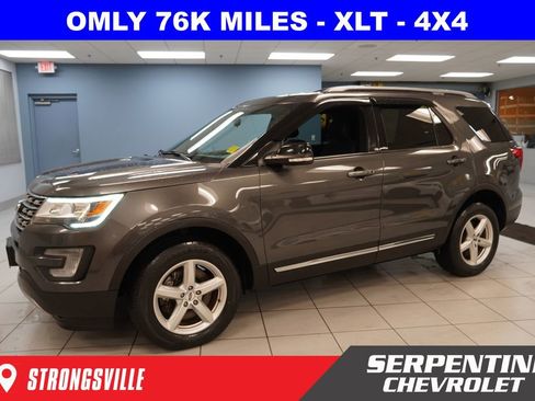 Used 2017 Ford Explorer XLT image 1