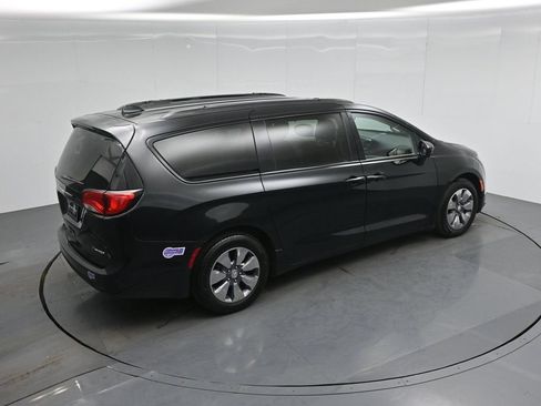 Used 2018 Chrysler Pacifica Limited w/ Advanced Safetytec Group FWD image 41