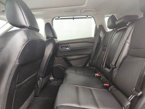 Used 2021 Nissan Rogue SV w/ Premium Package image 10