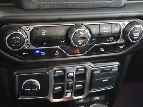 Used 2023 Jeep Wrangler Unlimited image 36