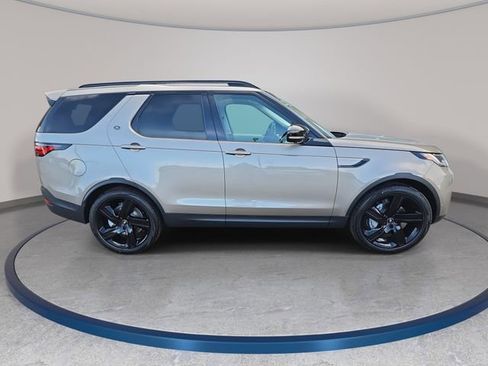New 2026 Land Rover Discovery S image 4