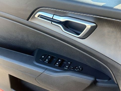 Used 2025 Kia Sportage LX image 18