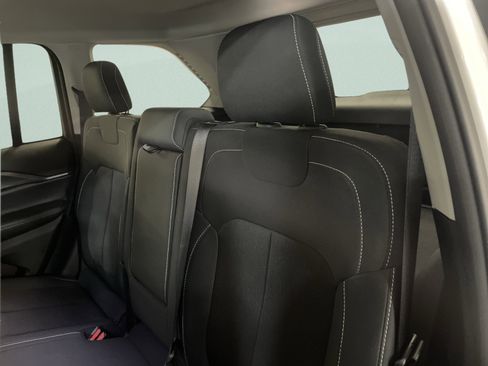 Used 2023 Jeep Grand Cherokee Laredo w/ Luxury Tech Group I image 11