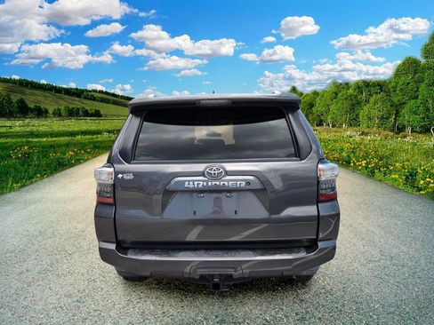 Used 2016 Toyota 4Runner SR5 AWD/4WD image 5