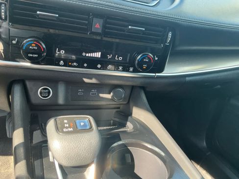 Used 2021 Nissan Rogue SV w/ Premium Package AWD/4WD image 11