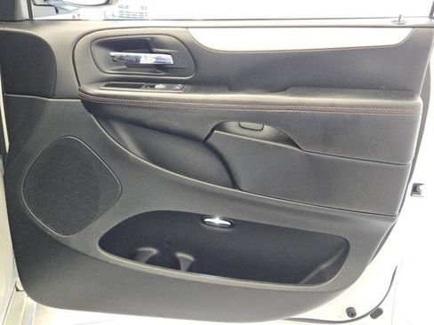 Used 2017 Dodge Grand Caravan GT FWD image 5