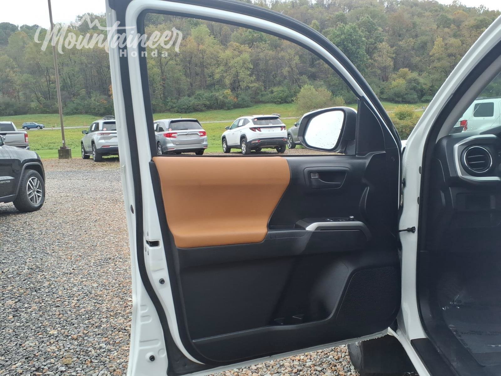 Used 2016 Toyota Tacoma SR5 RWD image 14