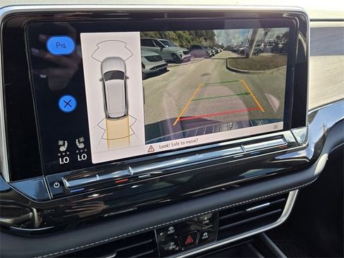 Certified 2025 Volkswagen Atlas SEL image 24