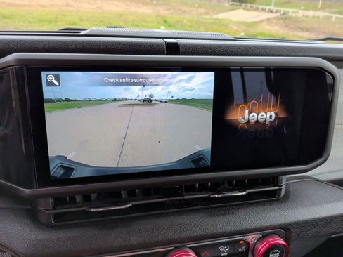 Used 2024 Jeep Gladiator Sport image 26