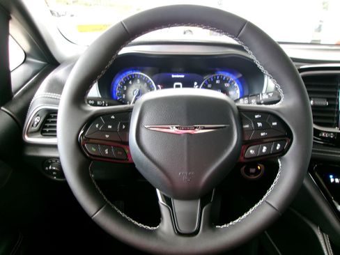 New 2026 Chrysler Pacifica Limited image 9