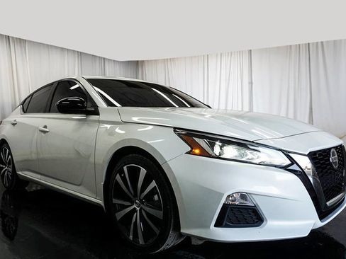 Used 2022 Nissan Altima 2.5 SR image 2