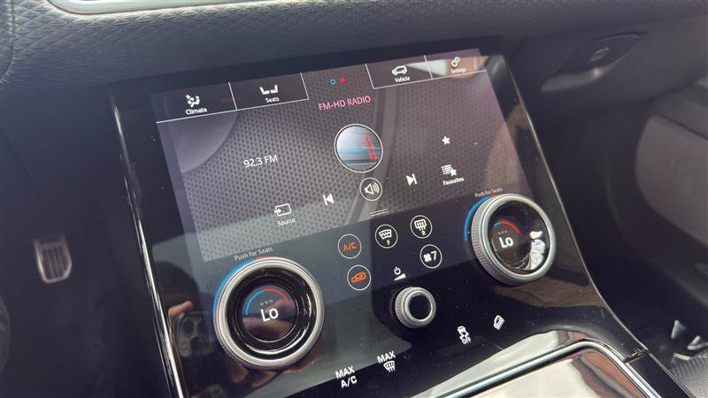 Used 2018 Land Rover Range Rover Velar R-Dynamic SE AWD/4WD image 34