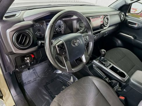 Certified 2018 Toyota Tacoma TRD Sport w/ Technology Package AWD/4WD image 18