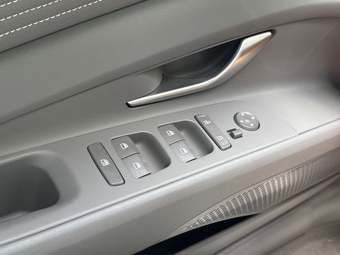 New 2026 Hyundai Elantra SEL Sport FWD image 16
