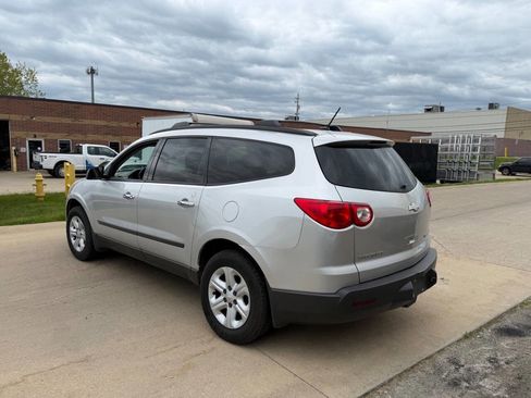Used 2009 Chevrolet Traverse LS FWD image 3