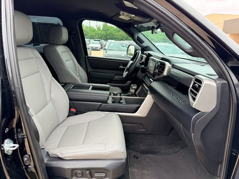 Used 2025 Toyota Tundra SR5 w/ SR5 Premium Package AWD/4WD image 12