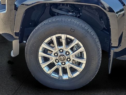 Used 2024 Toyota Tacoma Limited w/ Limited Package (LT) AWD/4WD image 8