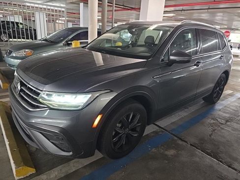 Used 2022 Volkswagen Tiguan SE w/ Panoramic Sunroof Package image 1