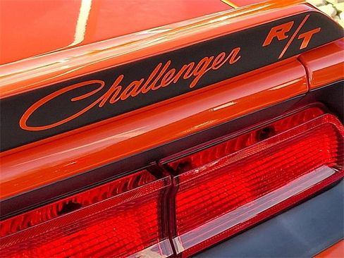 Used 2010 Dodge Challenger R/T image 25