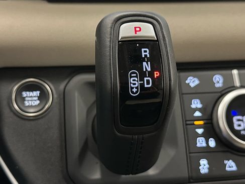 Used 2023 Land Rover Defender 110 SE image 29