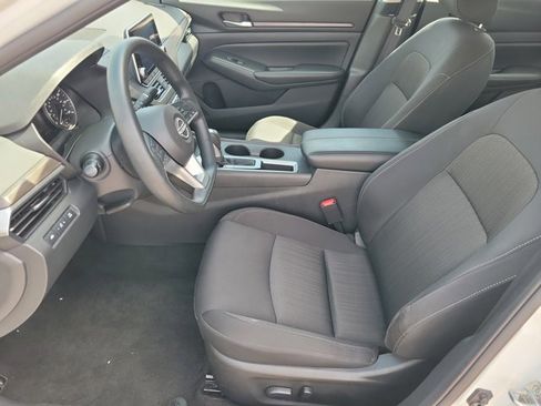 Used 2025 Nissan Altima 2.5 SV image 5