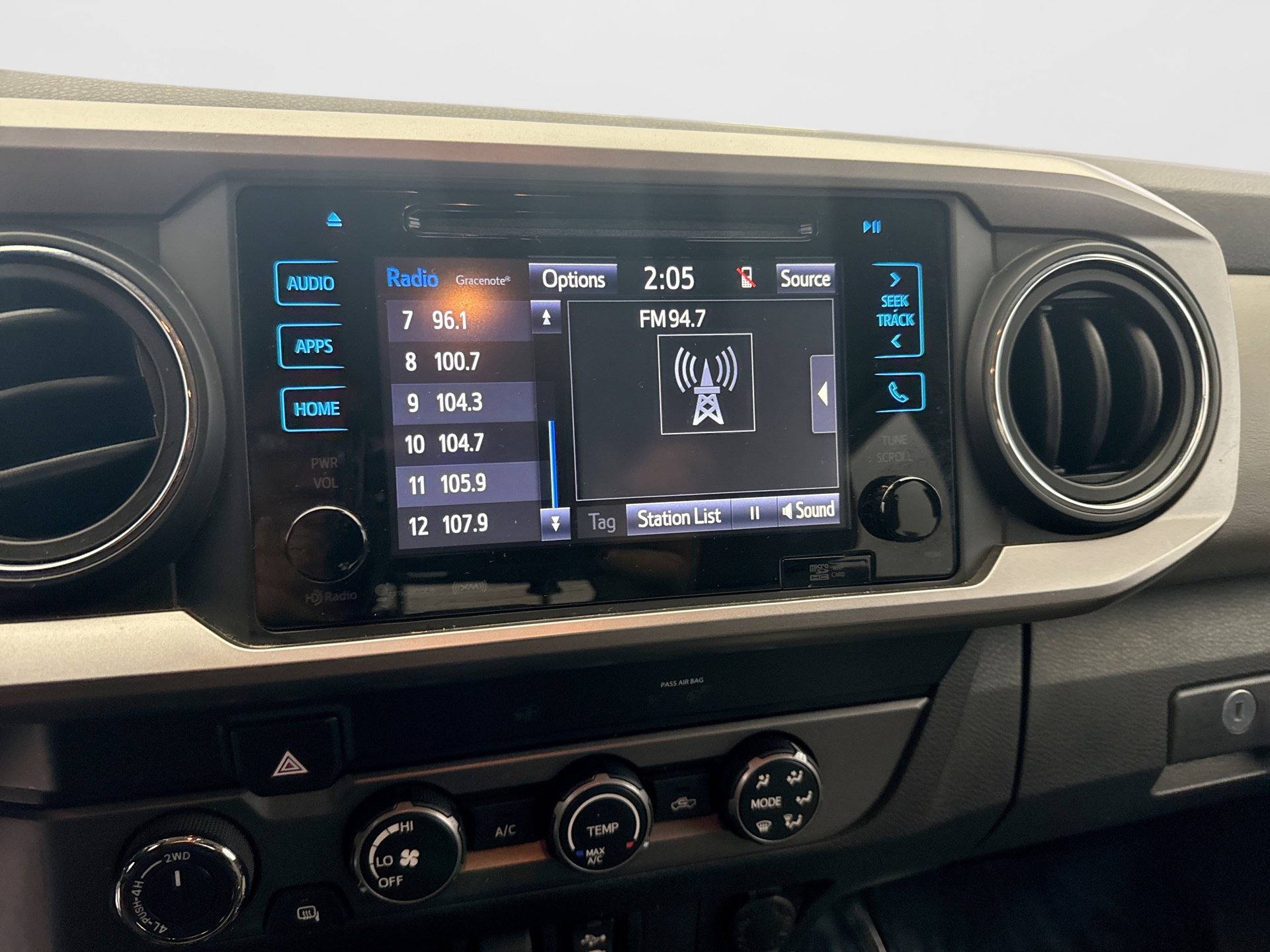 Used 2019 Toyota Tacoma SR5 AWD/4WD image 14