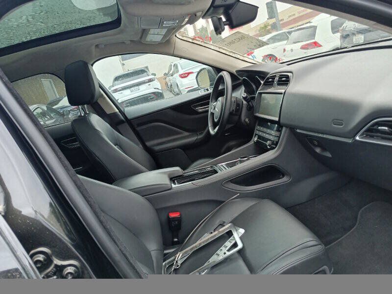 Used 2020 Jaguar F-PACE Premium AWD/4WD image 33