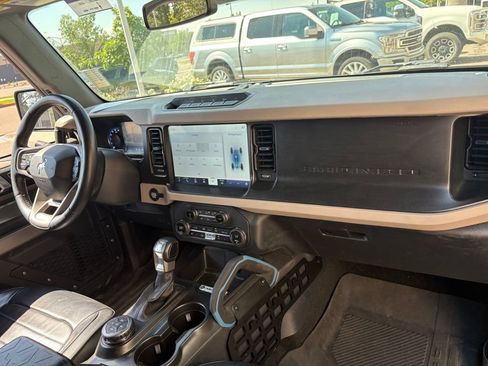 Used 2023 Ford Bronco Wildtrak AWD/4WD image 29