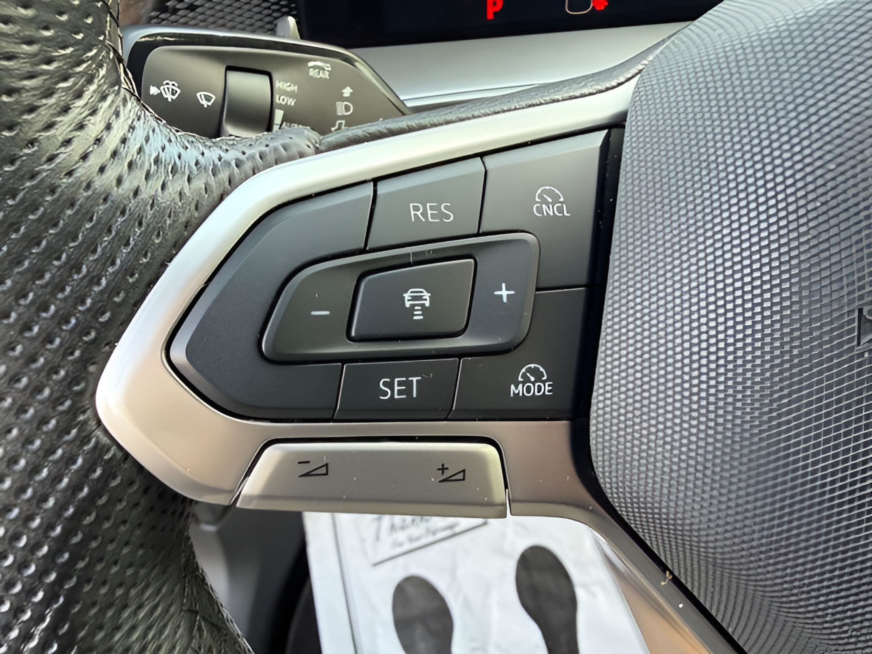Used 2025 Volkswagen Tiguan SE R-Line AWD/4WD image 20