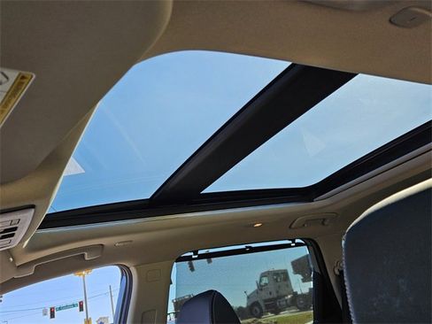 Used 2023 Nissan Rogue SL w/ SL Premium Package image 5