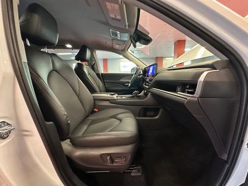 Certified 2025 Toyota Grand Highlander AWD image 17