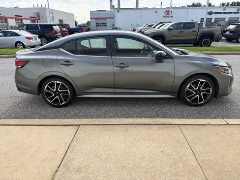 Used 2024 Nissan Sentra SR FWD image 7