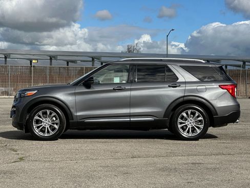 Certified 2022 Ford Explorer Limited w/ Equipment Group 301A image 8